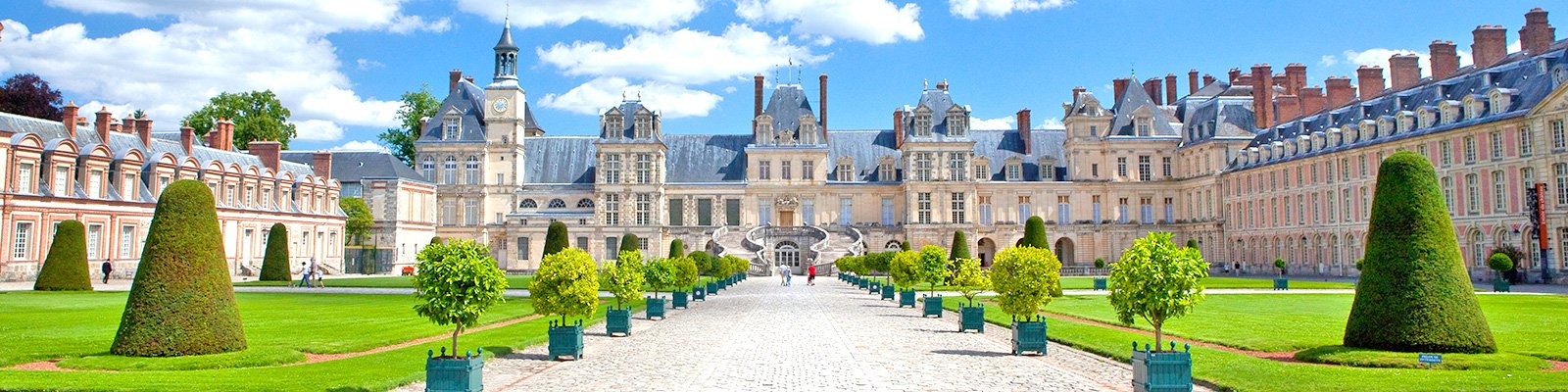 CHÂTEAU DE FONTAINEBLEAU - French Castle Inhabited by French